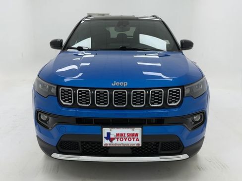 Used 2025 Jeep Compass Limited AWD/4WD image 3