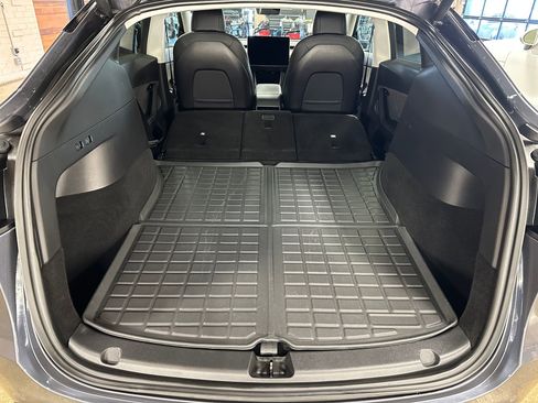 Used 2021 Tesla Model Y Long Range image 19