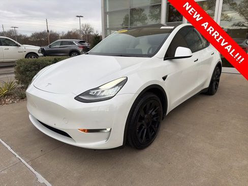 Used 2022 Tesla Model Y Long Range image 4