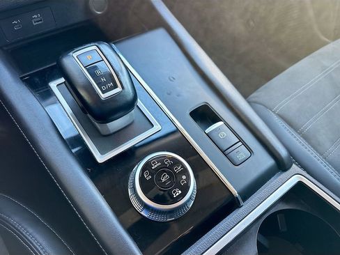 Used 2023 Mitsubishi Outlander SE image 16