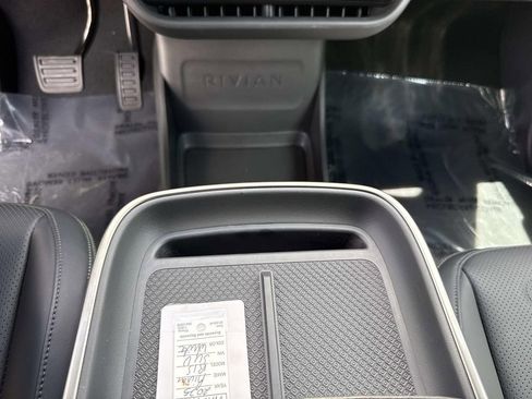 Used 2025 Rivian R1S Adventure AWD/4WD image 32