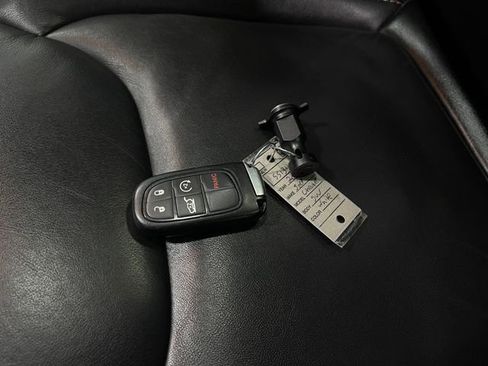 Used 2018 Jeep Cherokee Limited w/ Technology Group image 38