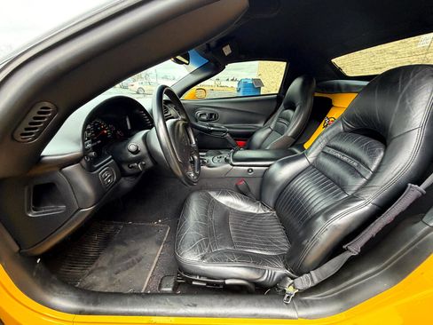 Used 2004 Chevrolet Corvette Convertible w/ Preferred Equipment Group image 10