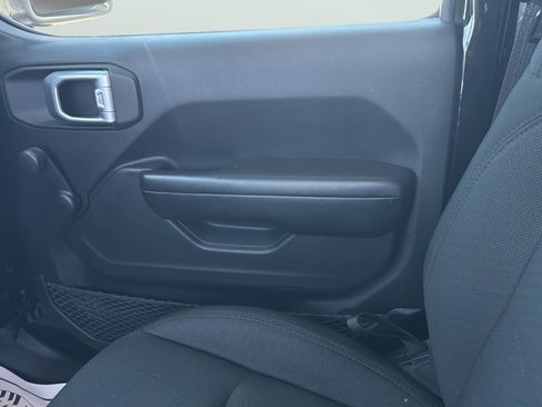 Used 2019 Jeep Wrangler Sport AWD/4WD image 17
