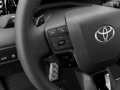 Used 2025 Toyota Camry LE FWD image 38