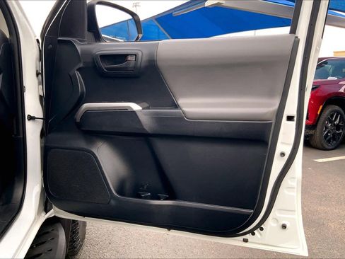 Used 2017 Toyota Tacoma SR5 w/ Tow Package image 23