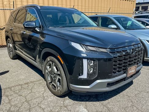 Used 2023 Hyundai Palisade Limited AWD/4WD image 2