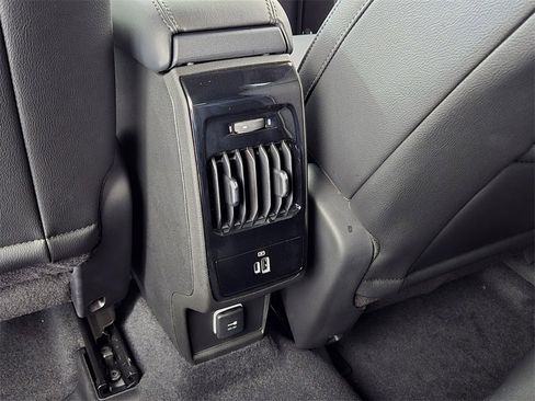 New 2026 Jeep Compass Latitude image 9