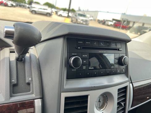 Used 2010 Chrysler Town & Country Touring FWD image 46