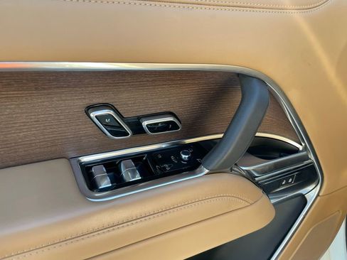Used 2023 Land Rover Range Rover SE image 10