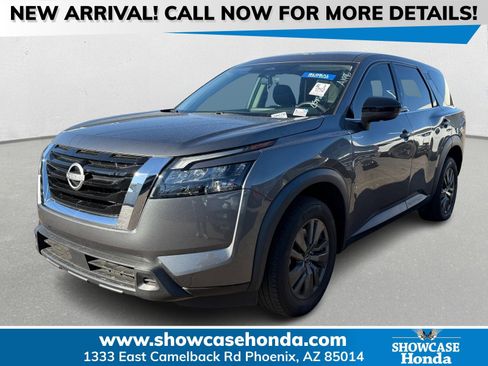 Used 2023 Nissan Pathfinder S image 1