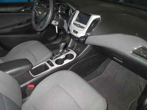 Used 2018 Chevrolet Cruze LS image 21