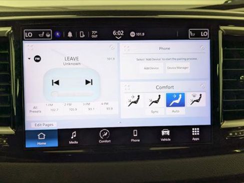 Used 2023 Chrysler Pacifica Touring-L FWD image 28