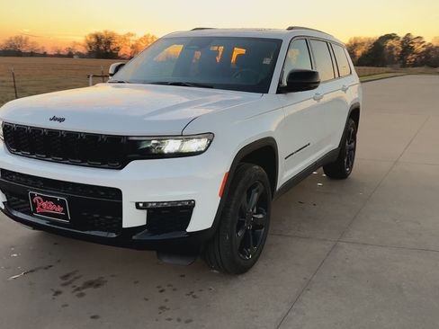 New 2025 Jeep Grand Cherokee L Limited w/ Black Appearance Package AWD/4WD image 5