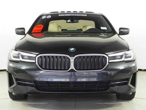 Certified 2023 BMW 530i w/ Premium Package RWD image 3