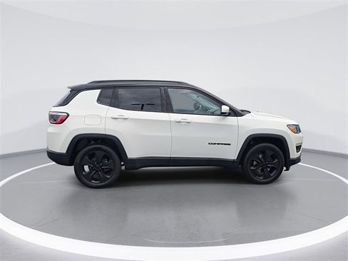 Used 2020 Jeep Compass Latitude image 9