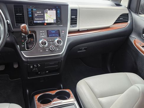 Used 2015 Toyota Sienna Limited Premium AWD/4WD image 4