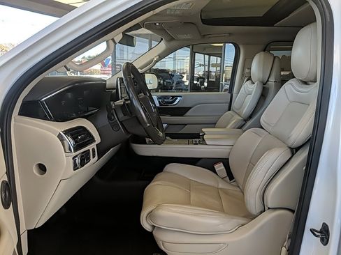 Used 2020 Lincoln Navigator Reserve w/ Luxury Package image 11