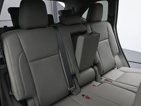 Used 2018 Toyota Highlander LE image 14