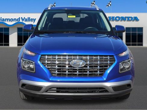 Used 2025 Hyundai Venue SEL image 2