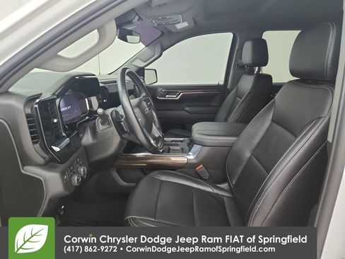 Used 2024 Chevrolet Silverado 1500 RST AWD/4WD image 18