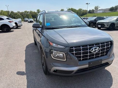 Used 2025 Hyundai Venue SEL FWD image 6