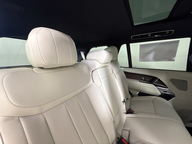 New 2026 Land Rover Range Rover Long Wheelbase SE AWD/4WD image 28