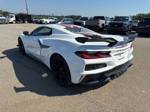 Used 2024 Chevrolet Corvette Z06 w/ Z07 Performance Package RWD image 3
