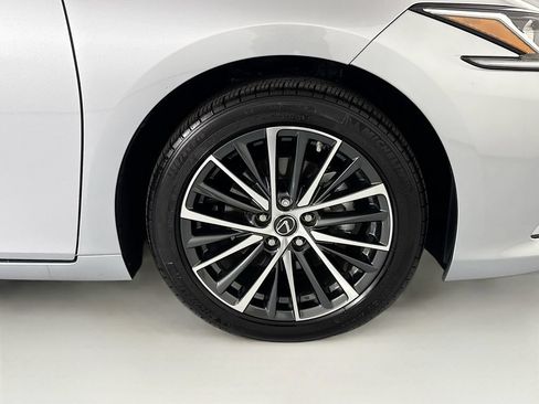 Certified 2025 Lexus ES 300h w/ Premium Package FWD image 32