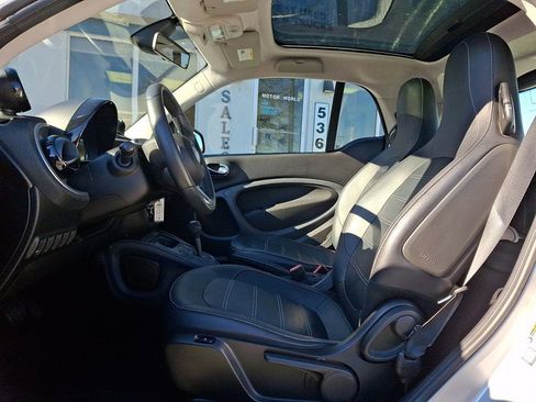 Used 2016 smart fortwo Proxy image 13