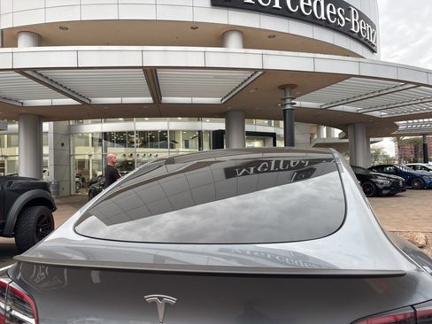 Used 2024 Tesla Model Y Performance image 6