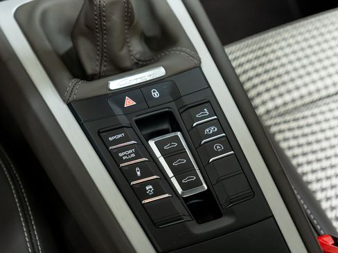 Certified 2014 Porsche 911 50th Anniversary Edition RWD image 35