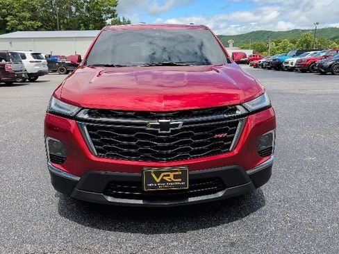 Used 2023 Chevrolet Traverse RS AWD/4WD image 2