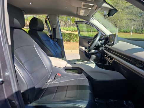 Used 2024 Honda HR-V LX image 10