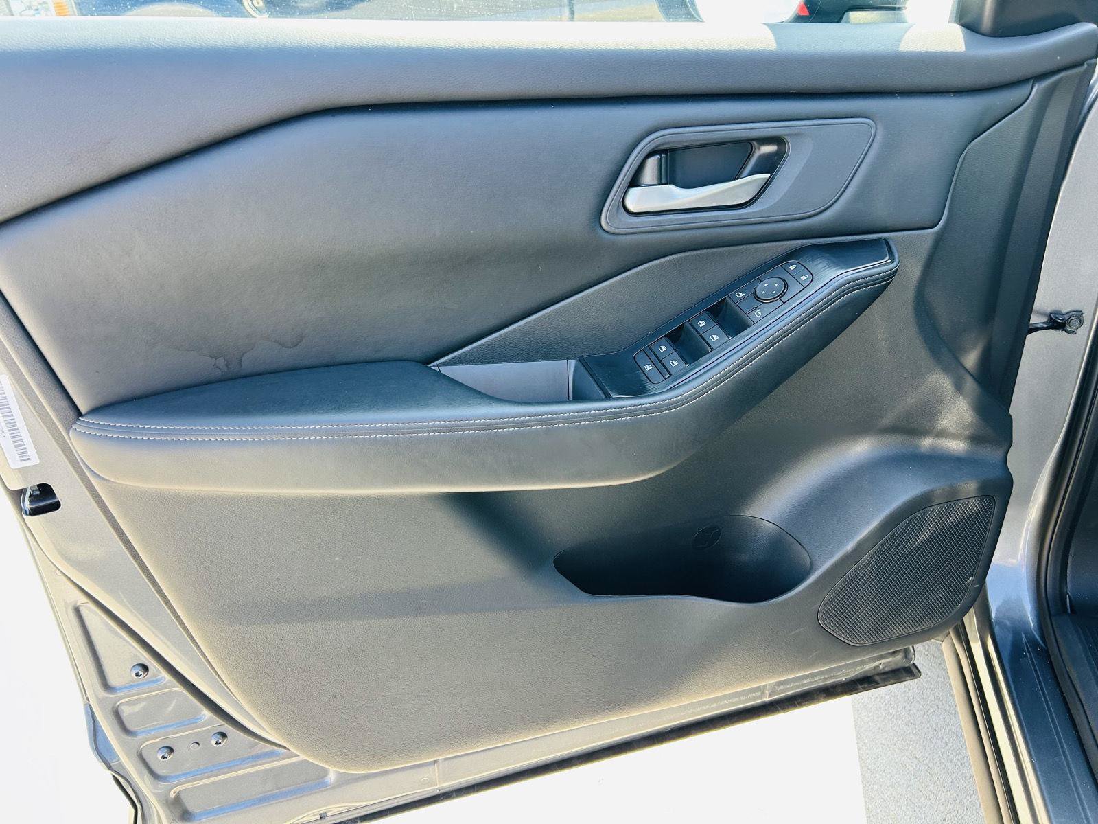 Used 2025 Nissan Rogue SV FWD image 10