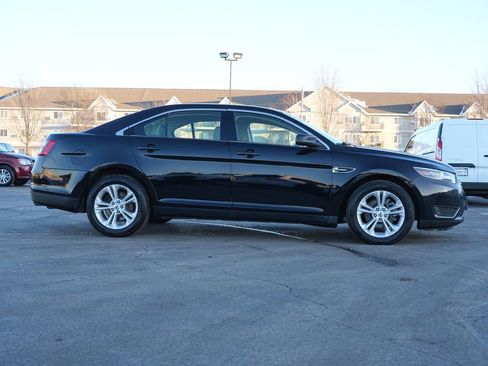 Used 2018 Ford Taurus SE image 2