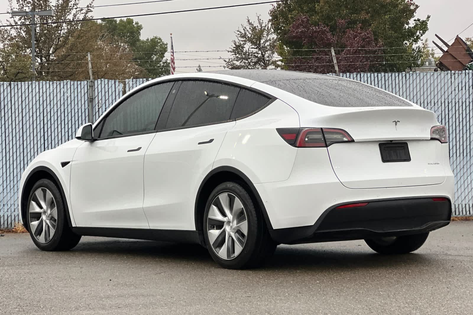 Used 2022 Tesla Model Y Long Range AWD/4WD image 5