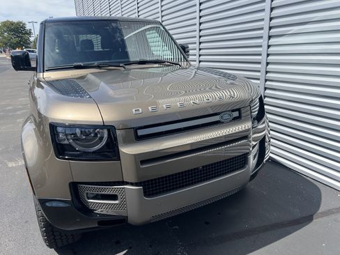 New 2025 Land Rover Defender 90 X-Dynamic SE image 7