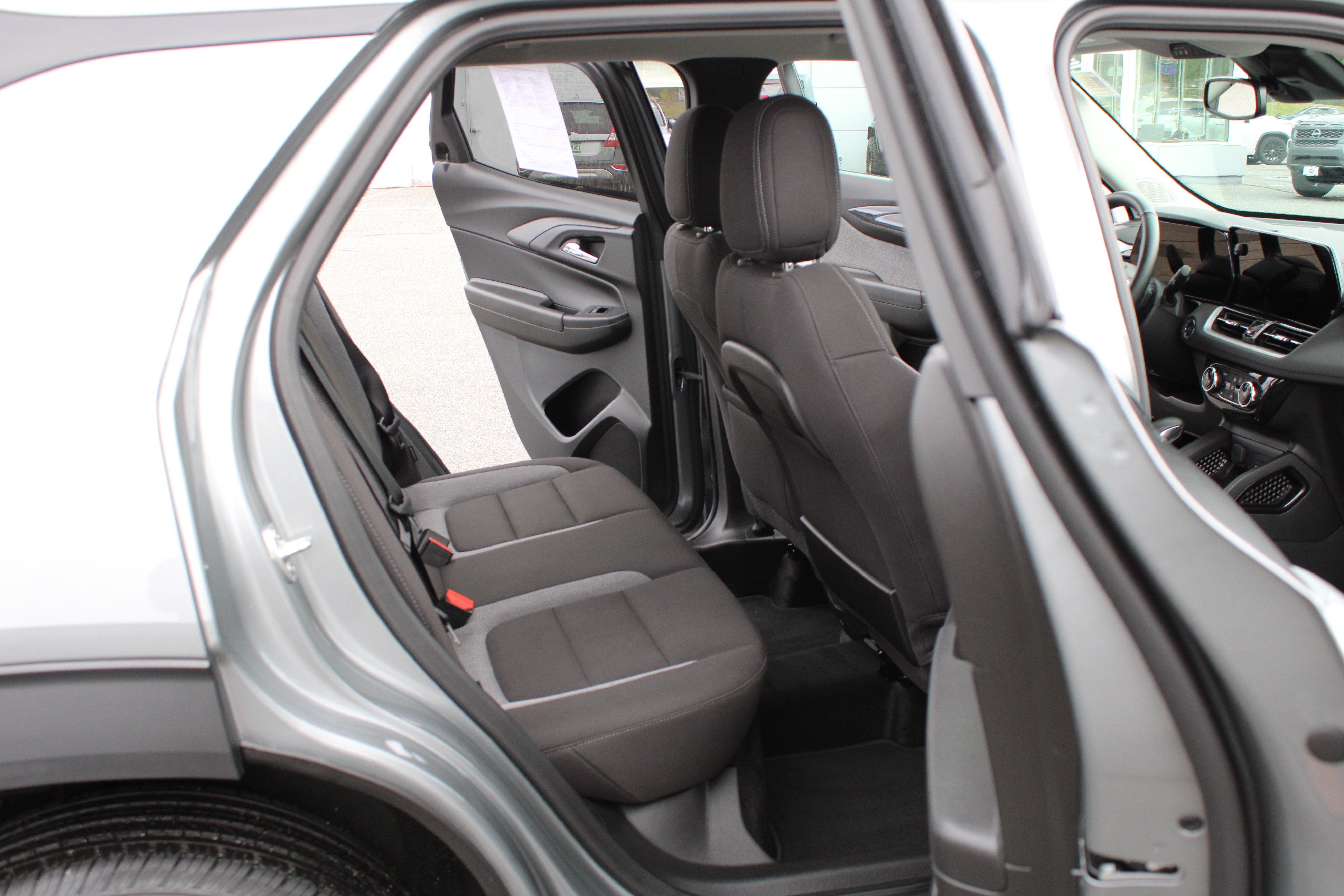 Used 2025 Chevrolet TrailBlazer LT w/ Convenience Package AWD/4WD image 19