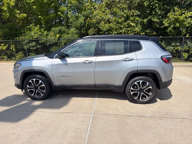 Used 2024 Jeep Compass Limited AWD/4WD image 2