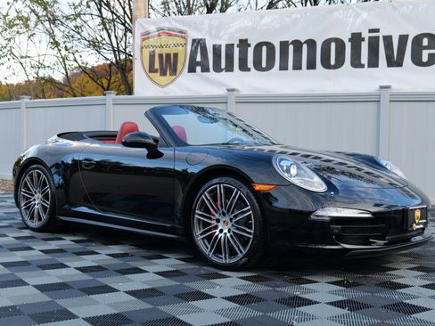 Used 2015 Porsche 911 Carrera 4S image 2
