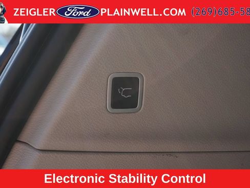 Used 2024 Chrysler Pacifica Limited FWD image 11