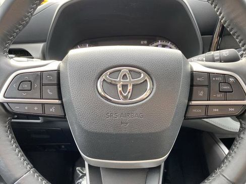 Used 2023 Toyota Highlander LE FWD image 15