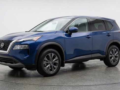 Used 2025 Nissan Rogue SV image 3