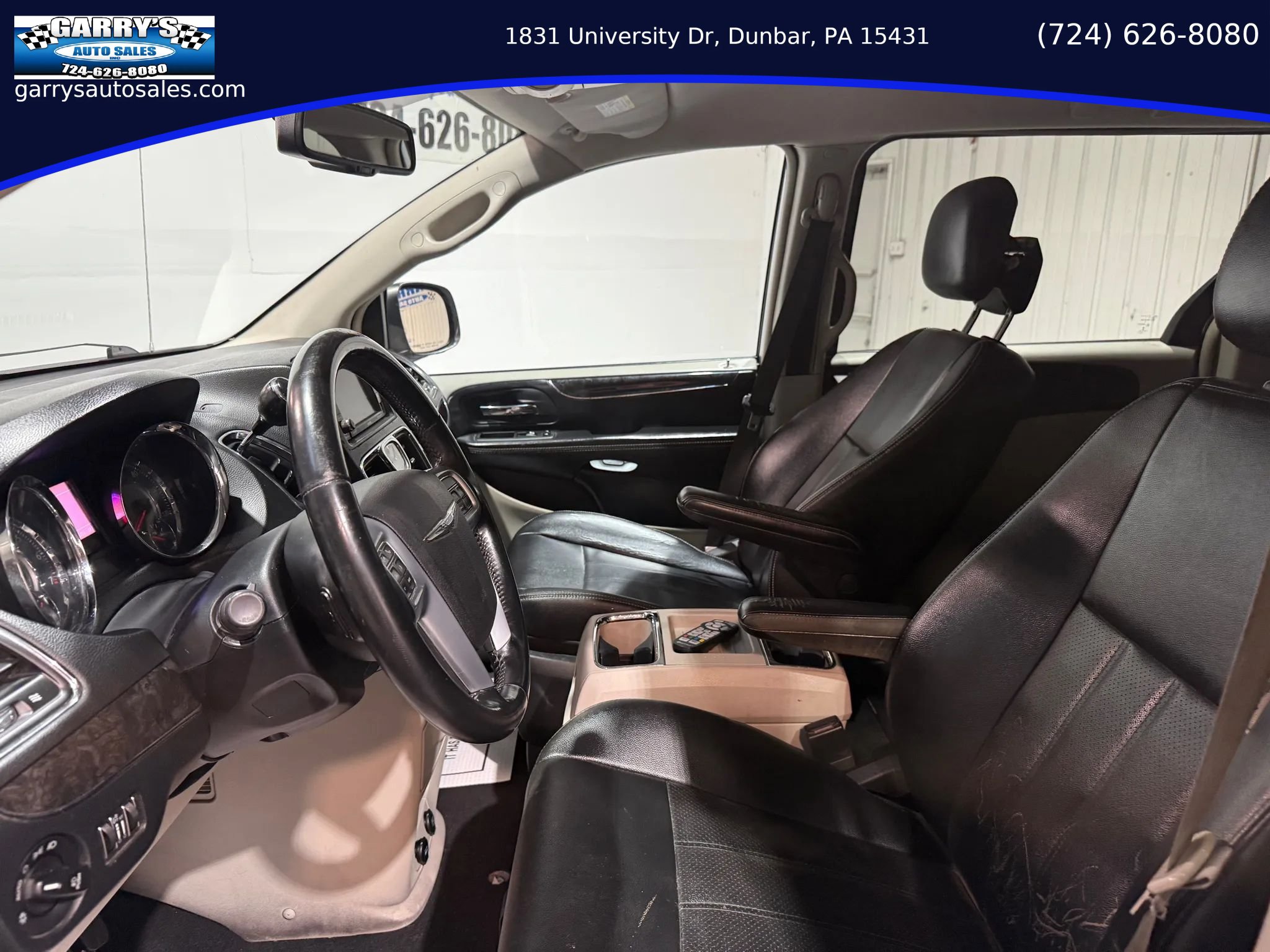 Used 2014 Chrysler Town & Country Touring FWD image 14