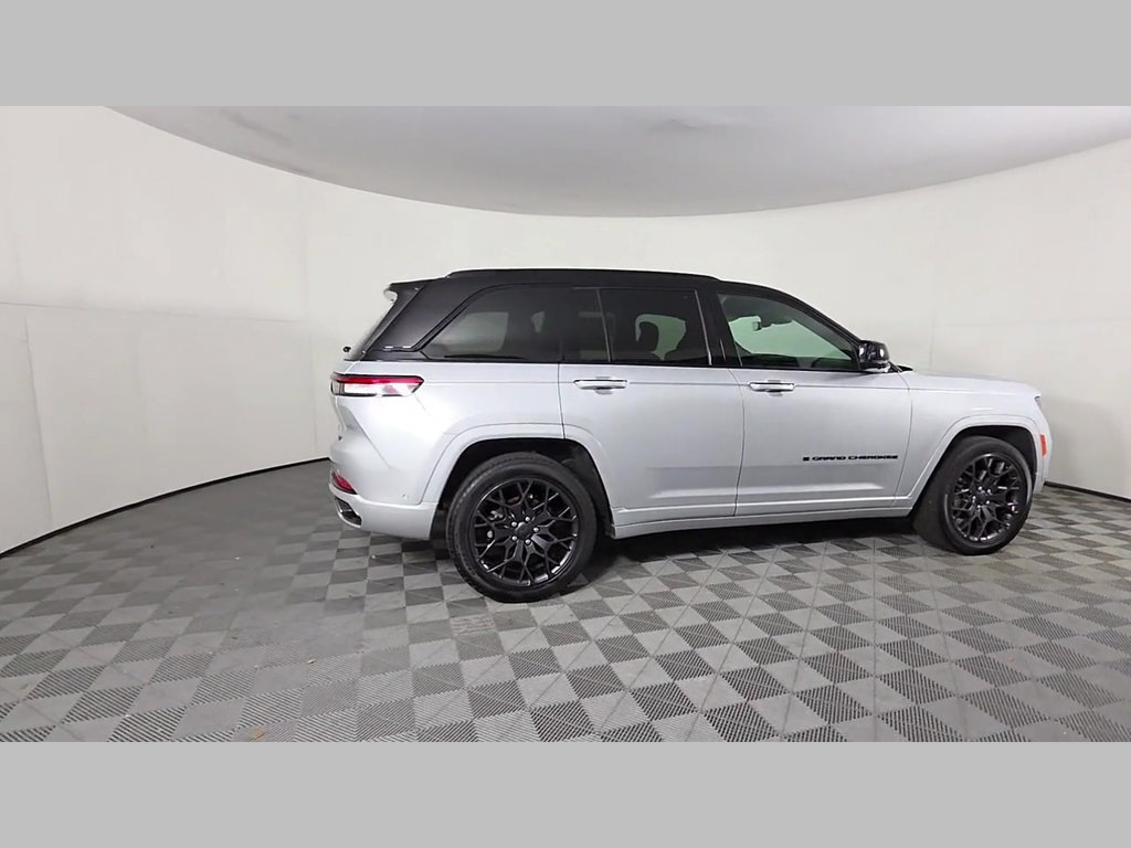 Used 2025 Jeep Grand Cherokee Summit w/ Obsidian Package AWD/4WD image 37