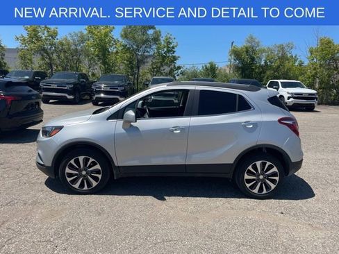Used 2022 Buick Encore Preferred AWD/4WD image 3