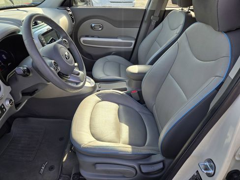 Used 2017 Kia Soul EV + w/ Sun & Fun Package image 15