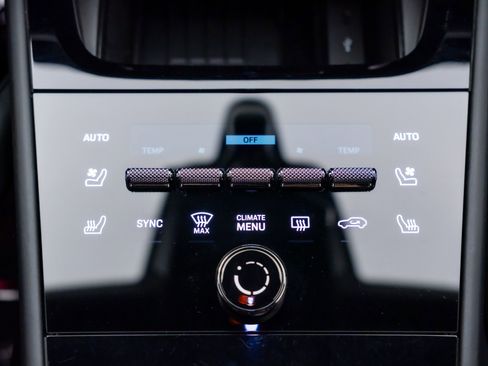 Certified 2025 Porsche Cayenne Turbo GT AWD/4WD image 27