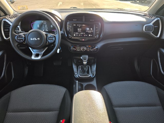 Certified 2025 Kia Soul LX w/ LX Technology Package FWD image 21